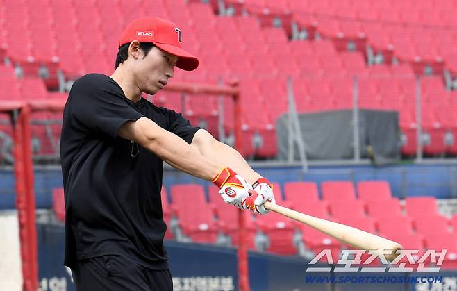 27일 광주 기아챔피언스필드에서 열린 KIA 타이거즈와 NC 다이노스의 경기. KIA 김호령이 타격 훈련을 하고 있다. 광주=박재만 기자 pjm@sportschosun.com/2025.09.27/