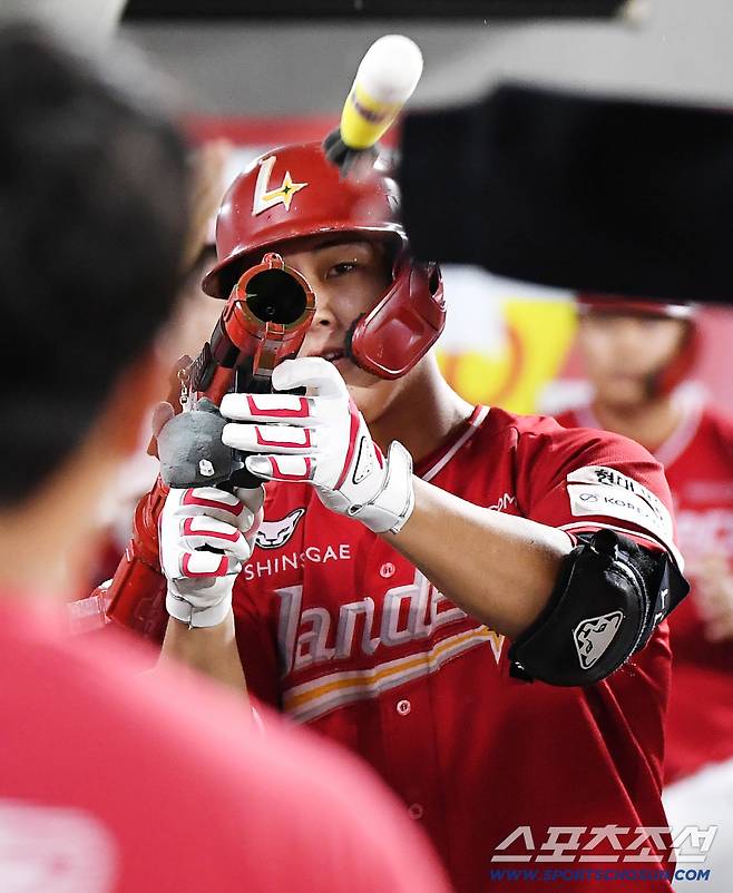 2일 광주 기아챔피언스필드에서 열린 SSG-KIA전. 8회초 2사 1루 이율예가 투런포를 친 후 세리머니를 하고 있다. 광주=정재근 기자 cjg@sportschosun.com/2025.10.2/