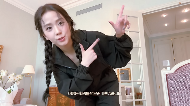 지수 파리 맛집 (출처 : 유튜브 〈JISOO〉)