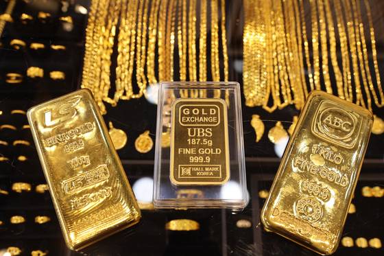 서울 종로구 한 금은방에 놓인 골드바. 연합뉴스
