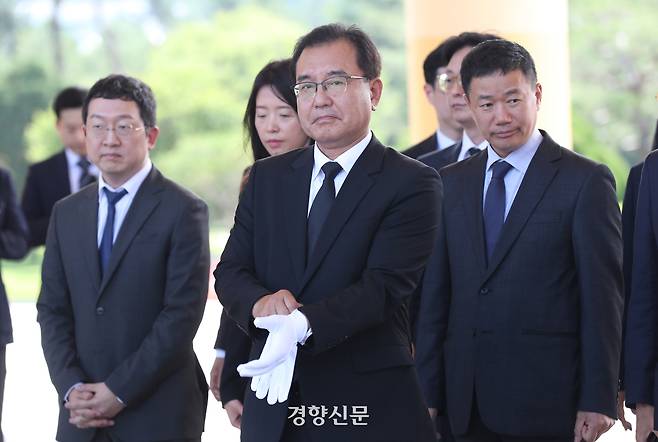 순직해병 특검팀(특별검사 이명현)이 지난 7월1일 오전 대전 유성구 국립대전현충원을 찾아 현충탑으로 이동하고 있다. 권도현 기자