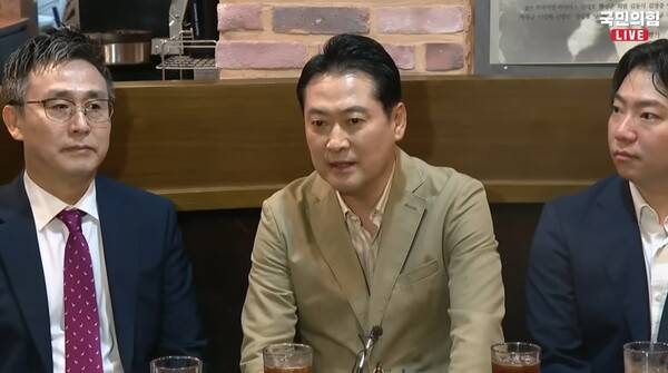 ▲장동혁 국민의힘 대표가 7일 오후 건국전쟁2의 김덕영 감독과의 대화를 진행하고 있다. 사진=국민의힘TV 영상 갈무리