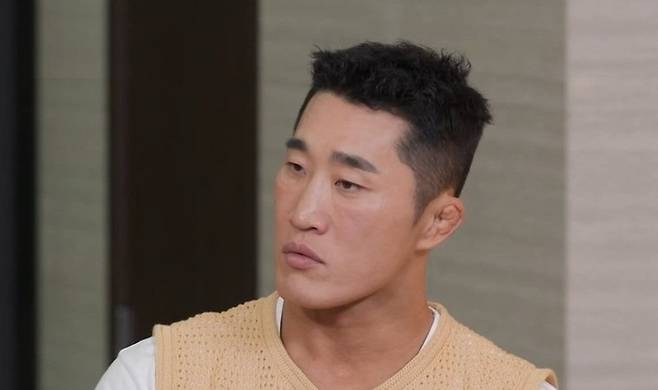 전 이종격투기 선수 김동현이 일반인들로부터 결투 신청을 많이 받는다고 밝혔다. [사진출처 = ‘돌싱포맨’ 영상 캡처]