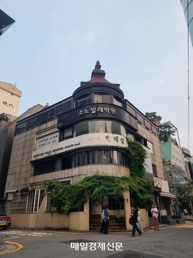 아이돌그룹 2PM 멤버 준호씨가 보유한 압구정 로데오 건물.