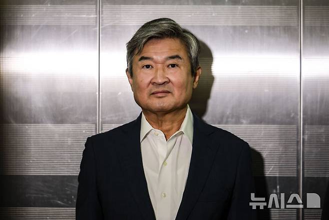 [서울=뉴시스] 정병혁 기자 =12·3 비상계엄 관련 내란·외환 혐의를 수사하는 내란 특검이 조태용 전 국정원장 의혹과 관련해 국정원 간부들을 소환했다. 조 전 원장이 9월 29일 서울 서초구 순직해병 특검팀(이명현 특별검사) 사무실에 조사를 받기위해 출석하고 있다. 2025.09.29. jhope@newsis.com