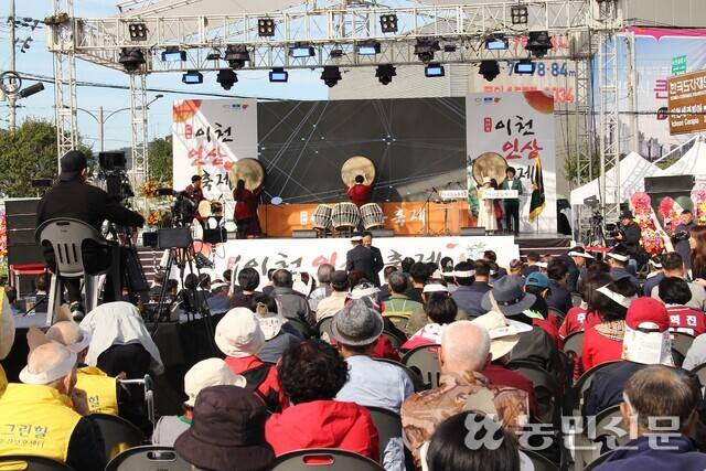 지난해 열린 제10회 이천인삼축제 개막식 식전 공연 모습