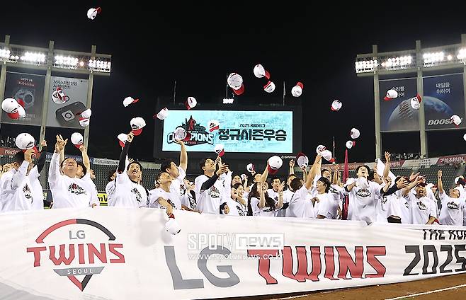▲ LG는 2년 만에 정규시즌 1위에 올랐다. 8일부터는 한국시리즈 준비를 위해 이천 LG챔피언스파크에서 합숙 훈련에 돌입한다. ⓒ곽혜미 기자