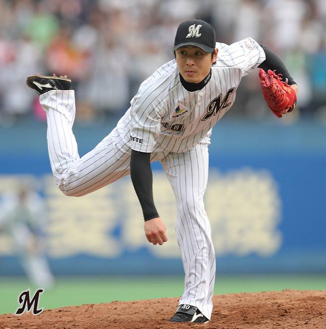 현역 시절 고(故) 이토 요시히로의 투구 모습. /사진=지바 롯데 마린스 공식 SNS