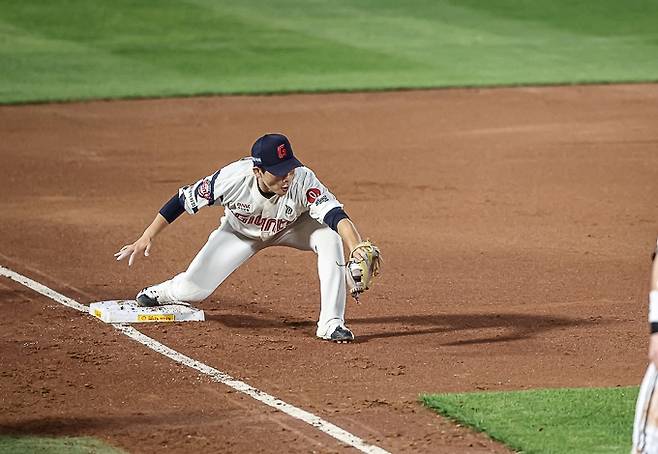 롯데 자이언츠 내야수 박찬형의 수비 모습. /사진=롯데 자이언츠 제공