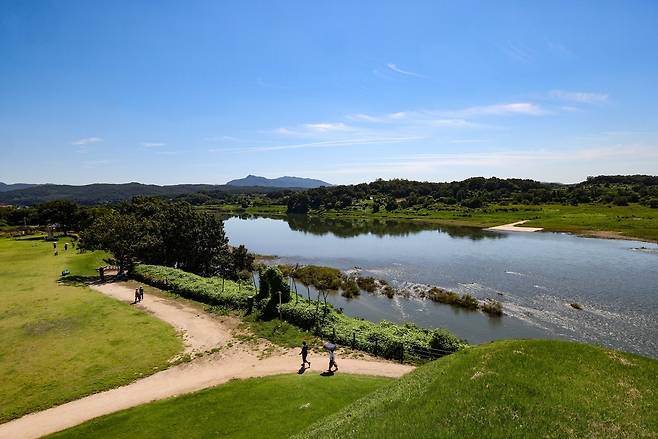 호로고루에서 보이는 임진강 [사진/임헌정 기자]