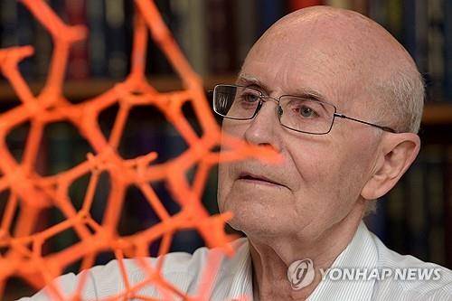 리처드 롭슨(88ㆍ영국) 호주 멜버른대 교수 [AFP 연합뉴스 자료사진 재판매 및 DB금지]
