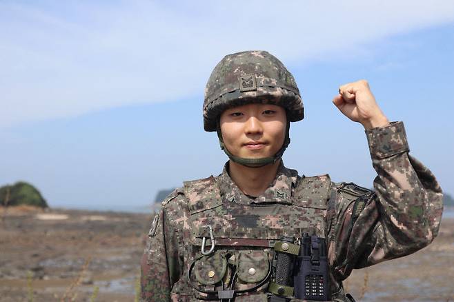 일반 사병으로 시작해 부사관으로 전환해 줄곧 충남 서해를 지킨 강민석 하사가 부대원 돕고 성장을 이뤄내는 일에 보람을 느낀다고 밝혔다. (사진=임병안 기자)