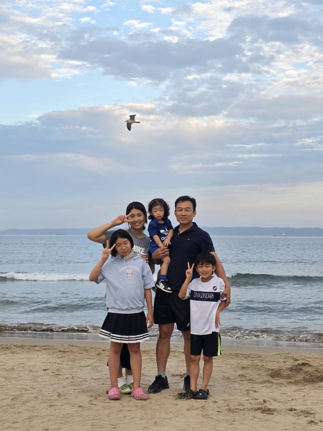 다섯 가족은 막바지 여름을 즐기기 위해 지난 9월 포항 영일대해수욕장에 나들이를 다녀왔다. 김정훈 씨 제공