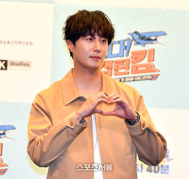 배우 정일우가 14일 상암동 스탠포드호텔에서 열린 MBN 새예능 ‘떴다! 캡틴킴’ 제작발표회 무대에 올라 포토타임을 갖고 있다. 2023.07.14. 강영조기자 kanjo@sportsseoul.com