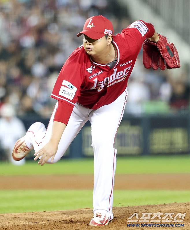 27일 서울 잠실구장에서 열린 SSG-두산전. 6회 등판한 김민이 투구하고 있다. 잠실=정재근 기자 cjg@sportschosun.com/2025.9.27/