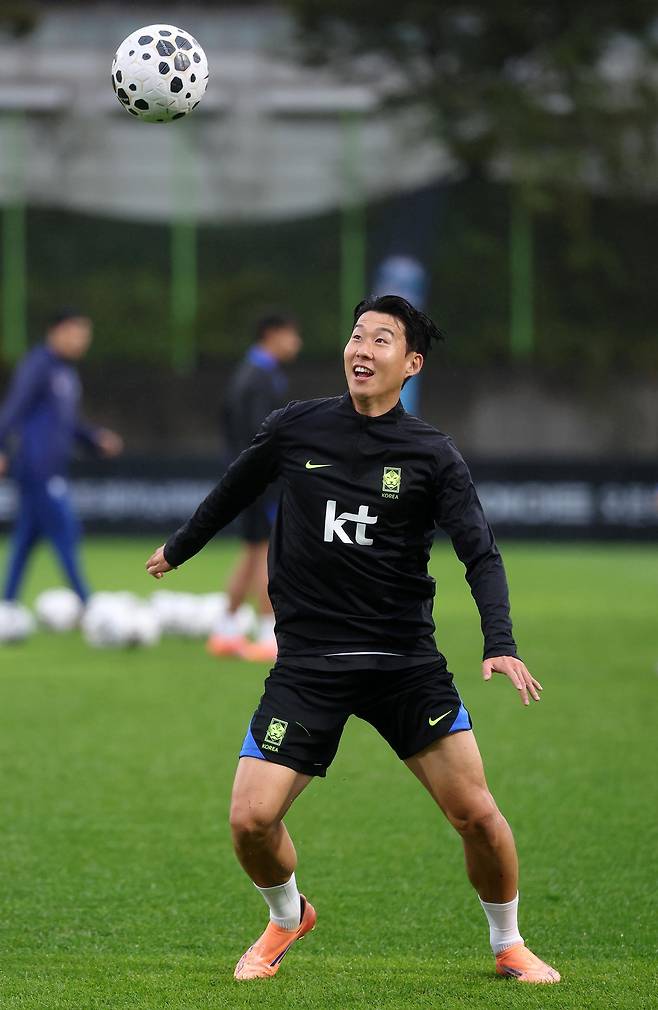 브라질과의 평가전을 앞둔 한국 축구 국가대표팀 주장 손흥민이 7일 경기 고양종합운동장 보조경기장에서 훈련을 하는 모습. 고양=뉴시스