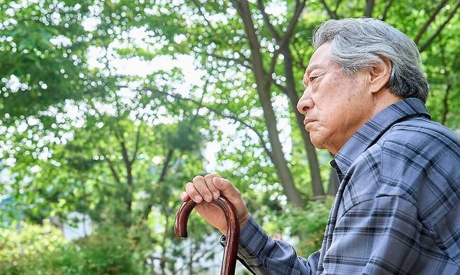 계절성 우울증의 증상은 일반 우울증과 유사하다. 기분 저하, 흥미 상실, 피로감, 집중력 저하, 절망감, 심하면 자살 충동까지 나타날 수 있다. 게티이미지뱅크