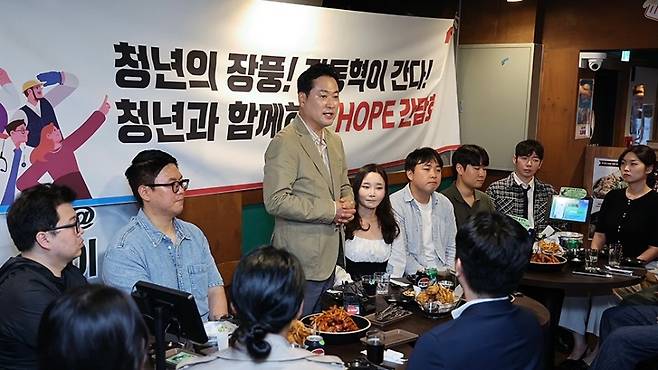 장동혁 대표가 7일 ‘건국전쟁2‘ 관람 이후 청년들과 간담회에서 발언하고 있다. (국민의힘)