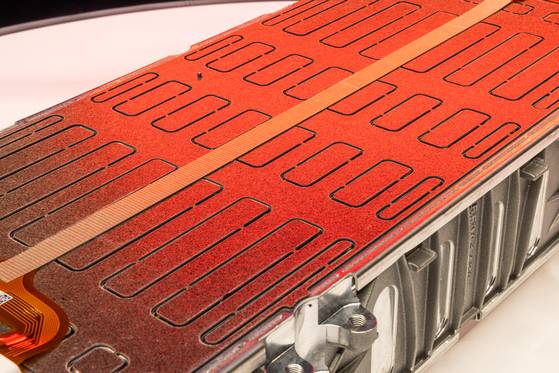 페라리 전기차 일레트리카에 들어가는 SK온 배터리. 에너지 밀도는 305Wh/kg, 용량은 122kWh로 테슬라 모델 S보다 큰 수준이다. [페라리]