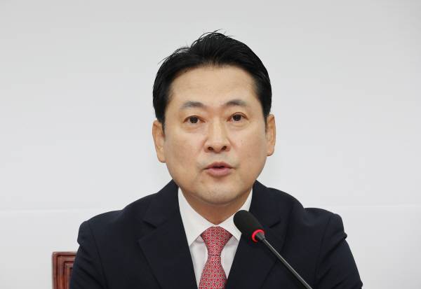 국민의힘 장동혁 대표가 9일 서울 여의도 국회에서 열린 최고위원회의에서 발언하고 있다.