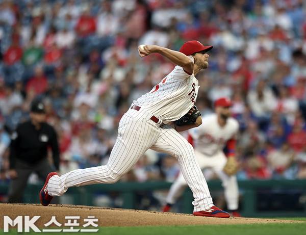 필라델피아는 3차전 선발로 애런 놀라를 올렸다. 사진= MK스포츠 DB