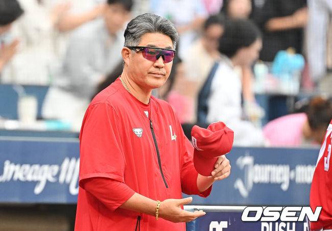 [OSEN=창원, 이석우 기자] SSG 랜더스 이숭용 감독 046 2025.10.04 / foto0307@osen.co.kr