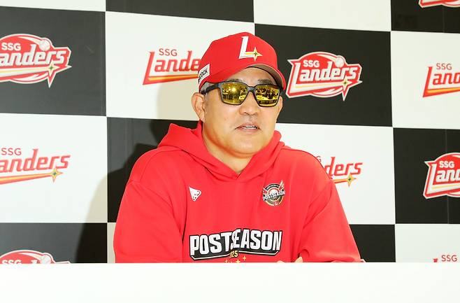 이숭용 SSG 감독이 9일 인천에서 삼성과 준플레이오프 1차전을 앞두고 인터뷰하고 있다. SSG 랜더스 제공