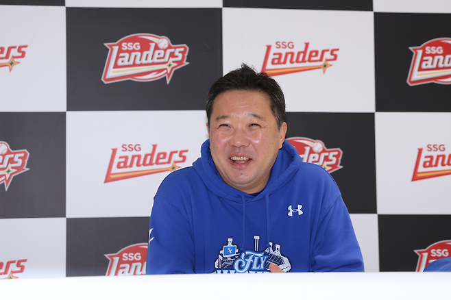 박진만 삼성 감독이 9일 인천에서 SSG와 준플레이오프 1차전을 앞두고 인터뷰하고 있다. 삼성 라이온즈 제공
