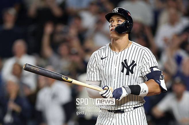 ▲ 타구를 바라보는 애런 저지.