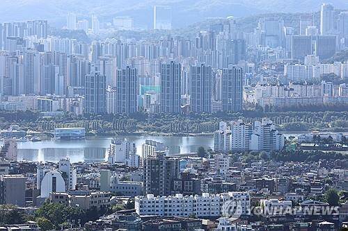 서울 남산에서 바라본 한강변 아파트 단지 모습 
[연합뉴스 자료사진]