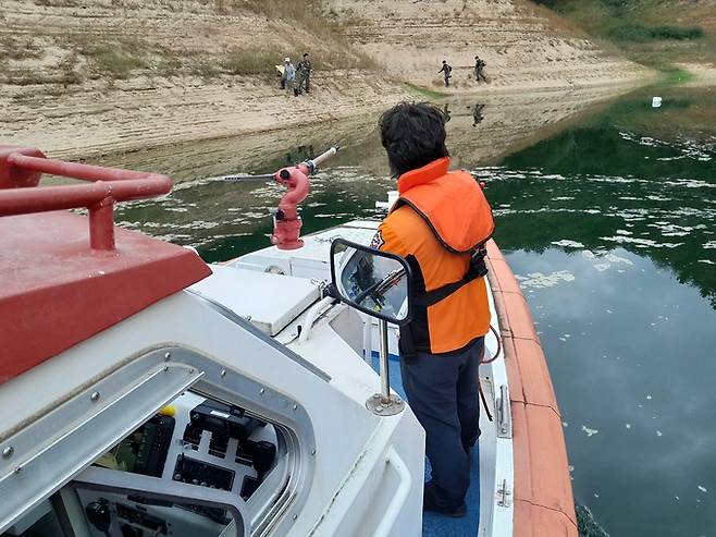 ▲ 안동소방서(서장 김병각)가 추석 연휴 기간 동안 안동댐 수몰지역 주민들의 귀성을 돕기 위한 특별수송을 실시했다.