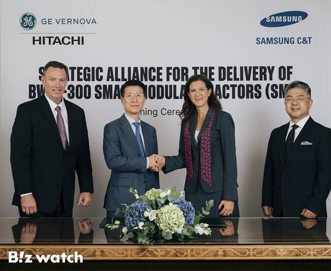 왼쪽부터 GVH SMR 부문 CEO 제이슨 쿠퍼 사장, 삼성물산 오세철 대표이사 사장, GE Vernova 전력 부문 CEO 마비 징고니 사장, 삼성물산 원전영업팀장 김정은 상무./사진=삼성물산