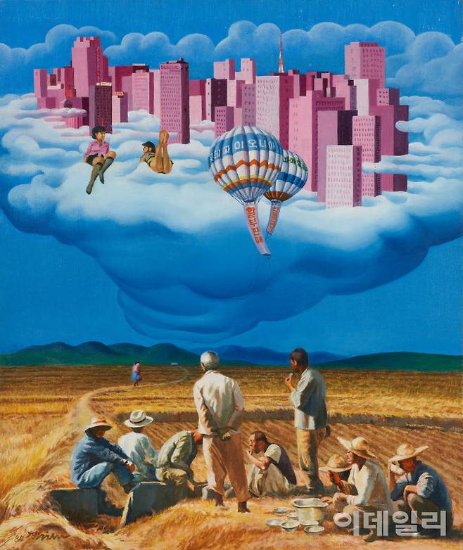 신학철의 ‘신기루’(1984). 도시에 대한 환상을 품고 떠나가는 이농을 표현한 작품이다. 화면을 아래·위로 이분화해 하단의 리얼한 현실과 상단의 허황된 동경이 적나라하게 대비되도록 구성했다. 1980년대 작가는 산업사회·소비사회에서 끌어낸 일상의 암울한 상황을 구체적인 실체를 들여 비판하고 풍자했다. 캔버스에 유화 물감, 72.5×60.5㎝. 국립현대미술관 소장.