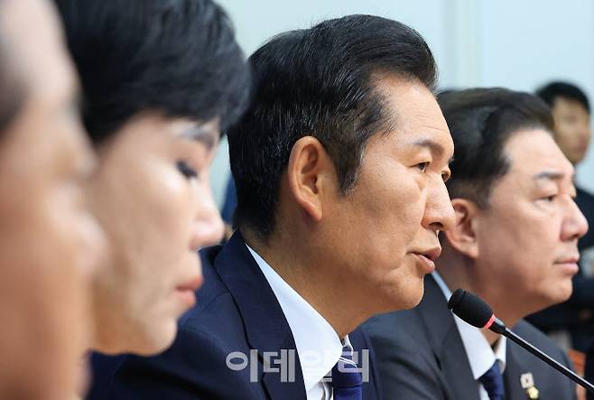 [이데일리 노진환 기자] 정청래 더불어민주당 대표가 10일 오전 서울 여의도 국회에서 열린 최고위원회의에서 모두발언을 하고 있다.