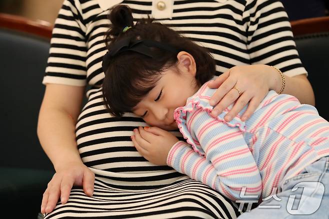 지난해 10월 10일 임산부의 날에  대구 수성구 파티마여성병원에서 임산부가 진료를 기다리고 있다./뉴스1 ⓒ News1 공정식 기자