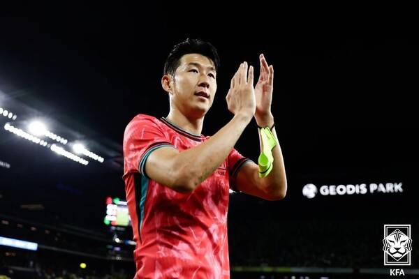 한국 축구 대표팀 캡틴 손흥민. /사진=대한축구협회