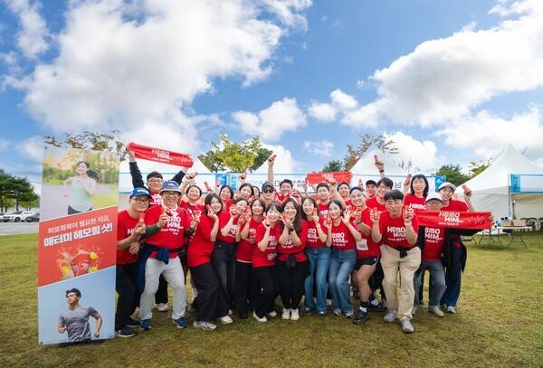 10월 9일 애터미가 세종중앙공원 도시축제마당에서 열린 2025 세종시 한글런 행사에 참가해 최근 출시된 헤모힘 샷으로 참가자들에게 건강한 에너지를 선물했다. /사진=애터미
