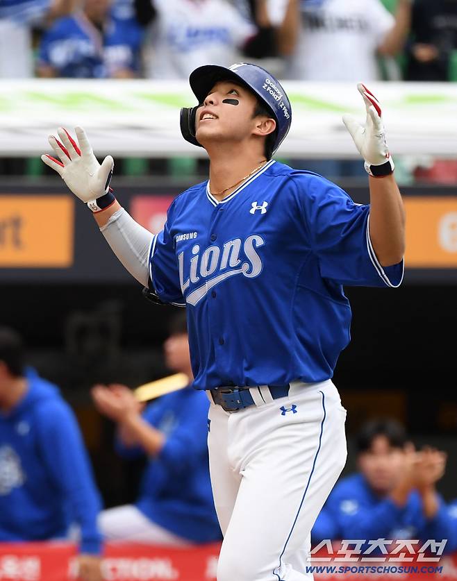 9일 인천SSG랜더스필드에서 열린 SSG와 삼성의 준PO 1차전. 3회초 무사 1루 삼성 김영웅이 투런포를 날린 뒤 환호하고 있다. 인천=박재만 기자 pjm@sportschosun.com/2025.10.09/