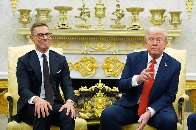 도널드 트럼프 대통령과 알렉산더 스텁 핀란드 대통령이 9일(현지 시각) 백악관에서 정상회담을 했다. /AP 연합뉴스