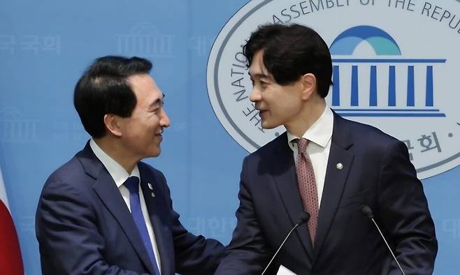 박수현(더불어민주당·왼쪽), 박성훈(국민의힘) 수석대변인. 박수현 대변인 페이스북