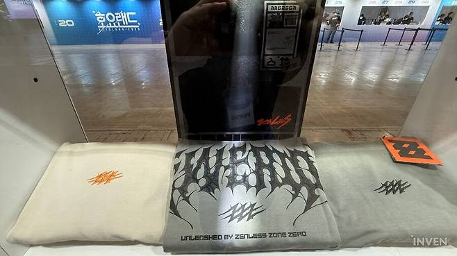 ▲ 여러 장르의 음악에도 진심인 젠레스 존 제로답게 다양한 스타일의 셔츠 라인업을 선보였다