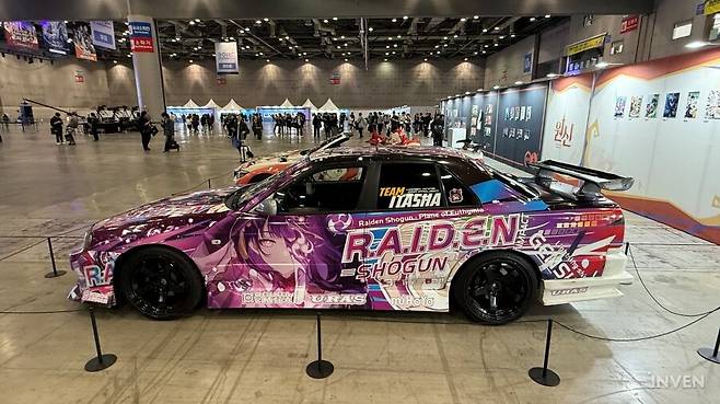 ▲ 센세이셔널한 발도 자세가 빠지면 섭하지