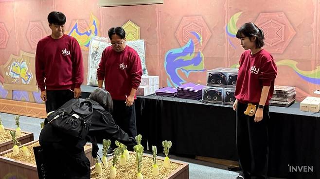 ▲ 각종 굿즈 교환권이 숨어있는 무밭, 과연 뭐가 나올까