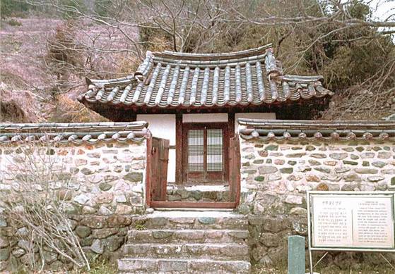 경남 통영의 최영 장군 사당. 고려말 왜구의 침입으로부터 통영을 지킨 최영 장군을 추모하기 위해 세웠다. [사진 국가유산포털]