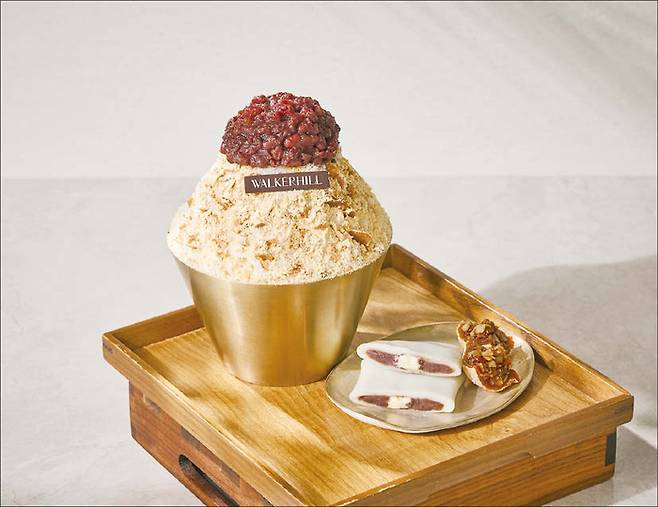 고소한 콩고물과 담백한 통팥이 어우러진 ‘시그니처 빙수’. (워커힐호텔앤리조트 제공)