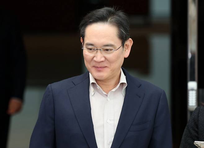 이재용 삼성전자 회장이 지난 4월9일 서울 강서구 김포비즈니스항공센터(SGBAC)로 귀국하고 있다. / 사진=뉴시스 홍효식 기자