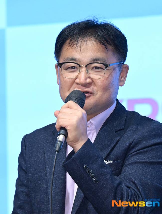 송현욱 감독