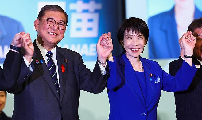 이시바 시게루 일본 총리와 일본 집권 자민당 다카이치 사나에 총재. AFP연합뉴스