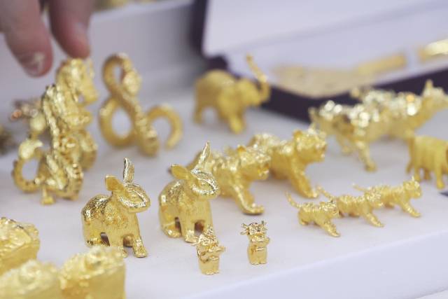 서울 종로구 한국금거래소에 진열된 금 제품 모습. 기사 내용과 직접적 관련 없음.연합뉴스