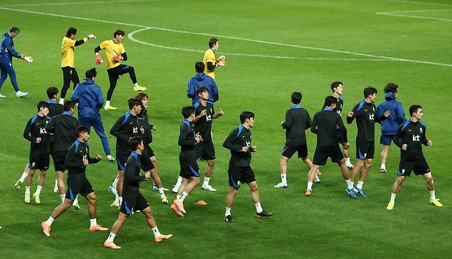 ▲ 대한민국 축구 국가대표팀 선수들이 9일 서울월드컵경기장에서 공식 훈련을 하고 있다. ⓒ연합뉴스